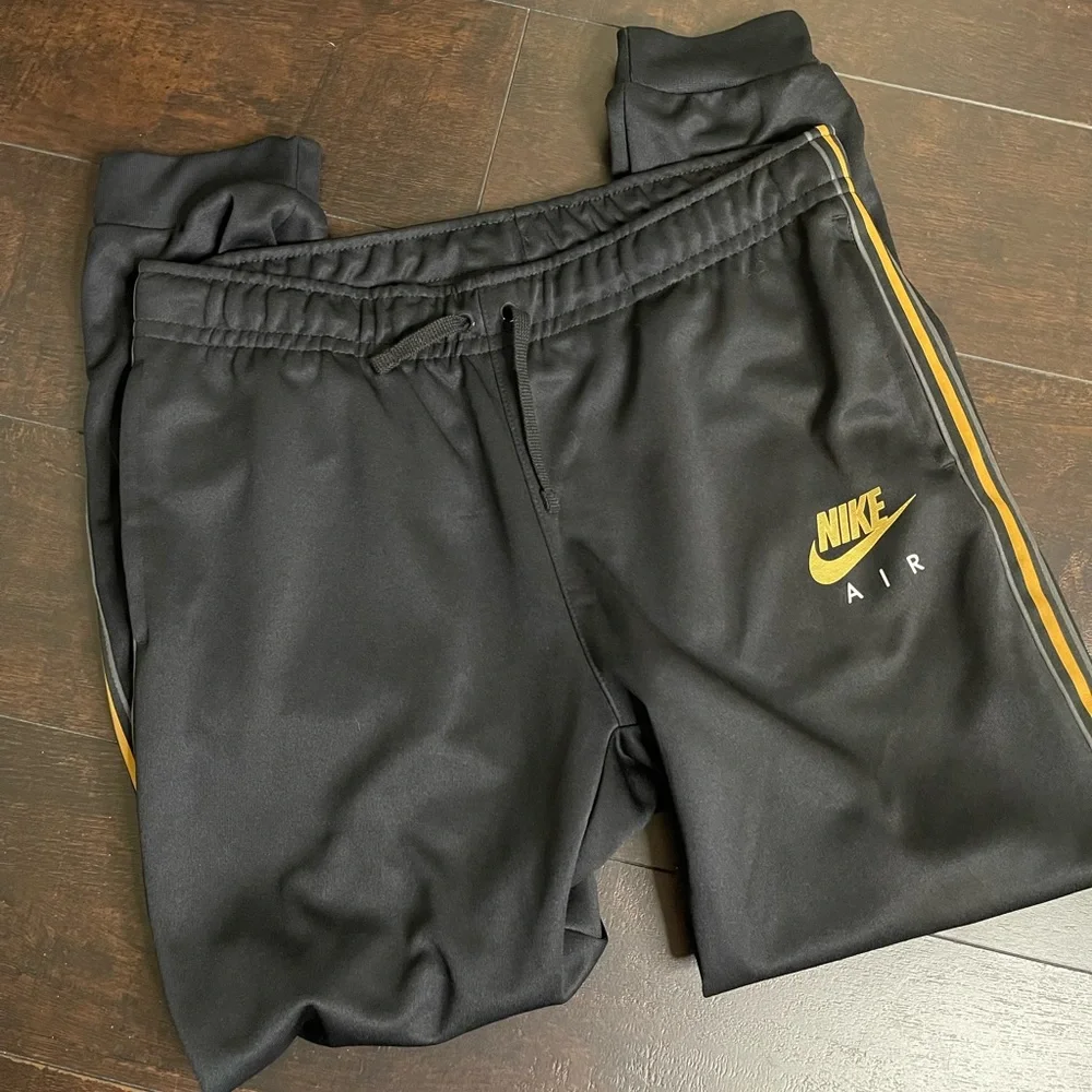 NWOT Nike Air Mens Metallic Club Joggers - Picture 3 of 8